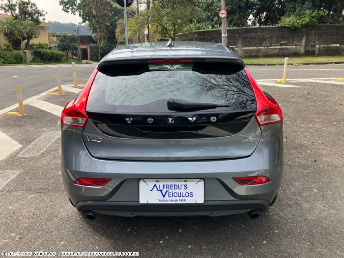 Volvo V40 2.0 T4 MOMENTUM  2018/2019